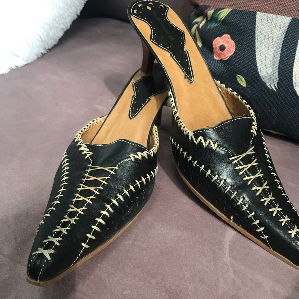 Black top-stitch slip on kitten. Pazzo size 8.5.